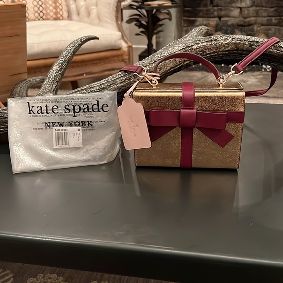 Kate Spade NWOT Rose Gold Glitter Present with Bow Crossbody Purse - Picture 1 of 11